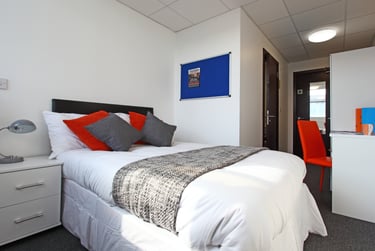 Bronze En Suite at MyPad Paisley, 26 Gilmour Street, Central, Paisley, PA11EQ - Image 1